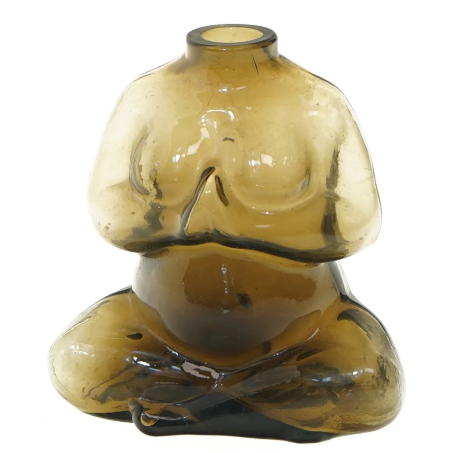 Glasfigur vase fra MoMa formet som siddende figur (str. 12,5x12 cm)
