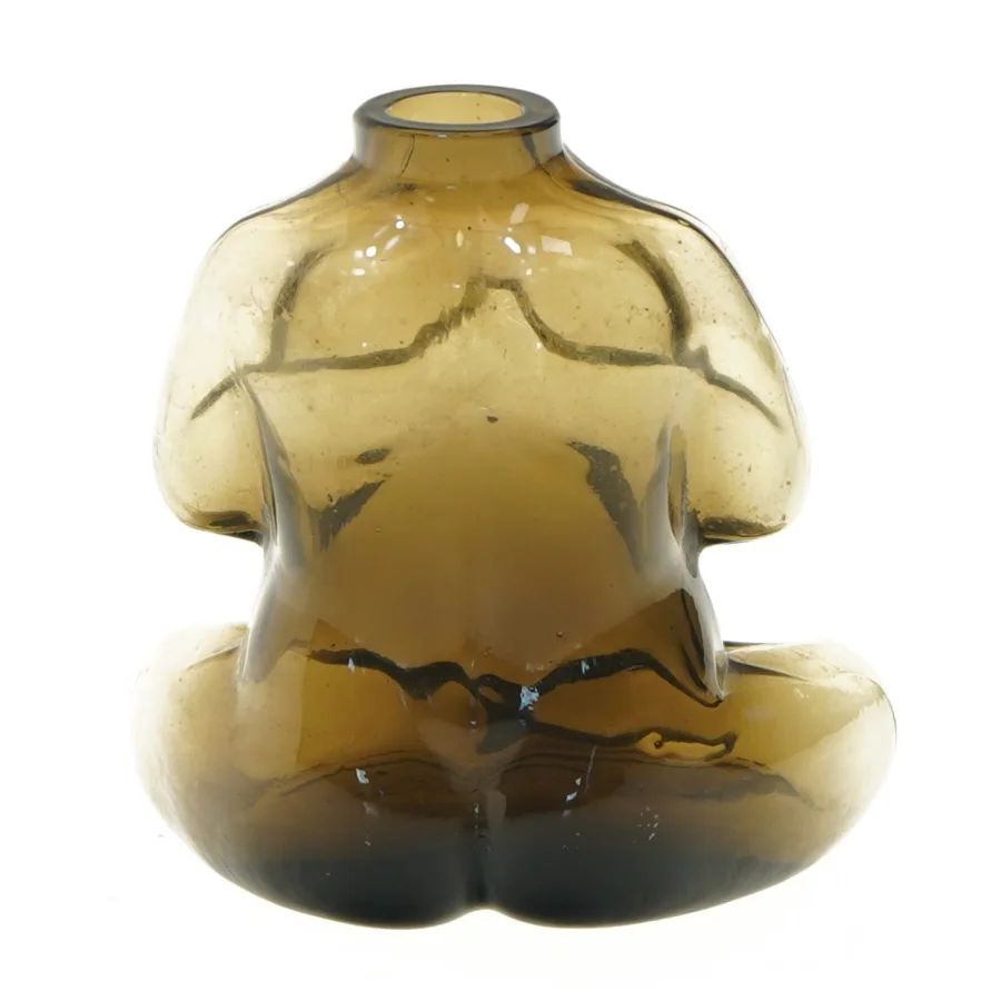 Glasfigur vase fra MoMa formet som siddende figur (str. 12,5x12 cm)