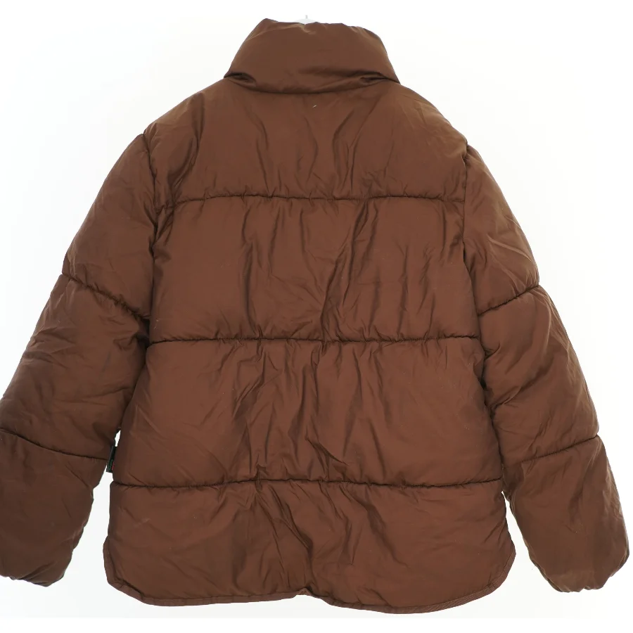 Brun vatteret jakke fra H&M (str. 146)