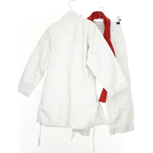 Judo gi med bælte (str. 152)