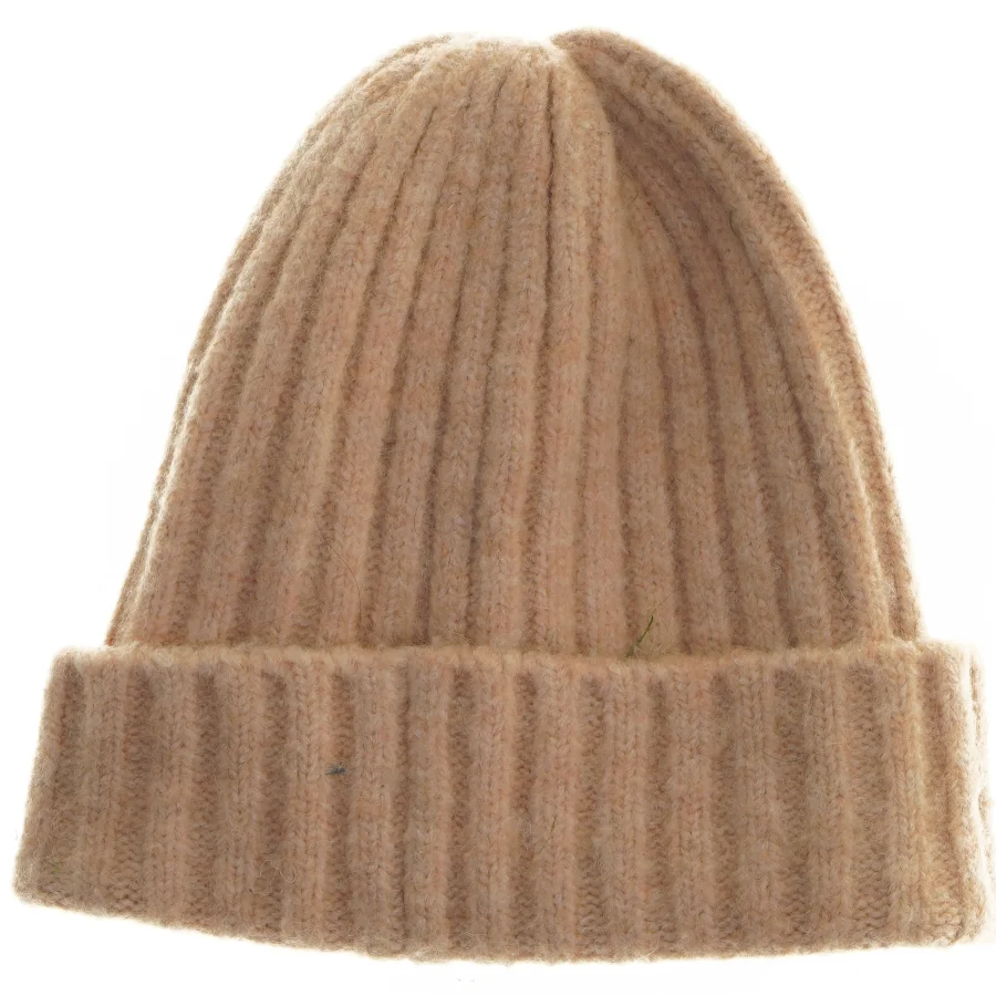 Beige strikhue fra Pieces (str. 24x23 cm)