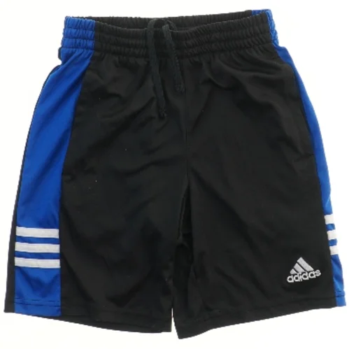 Adidas Sportsshorts med blå detaljer fra Adidas (str. 128)