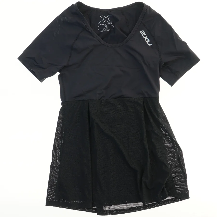 Kortærmet sort kjole (str. M)