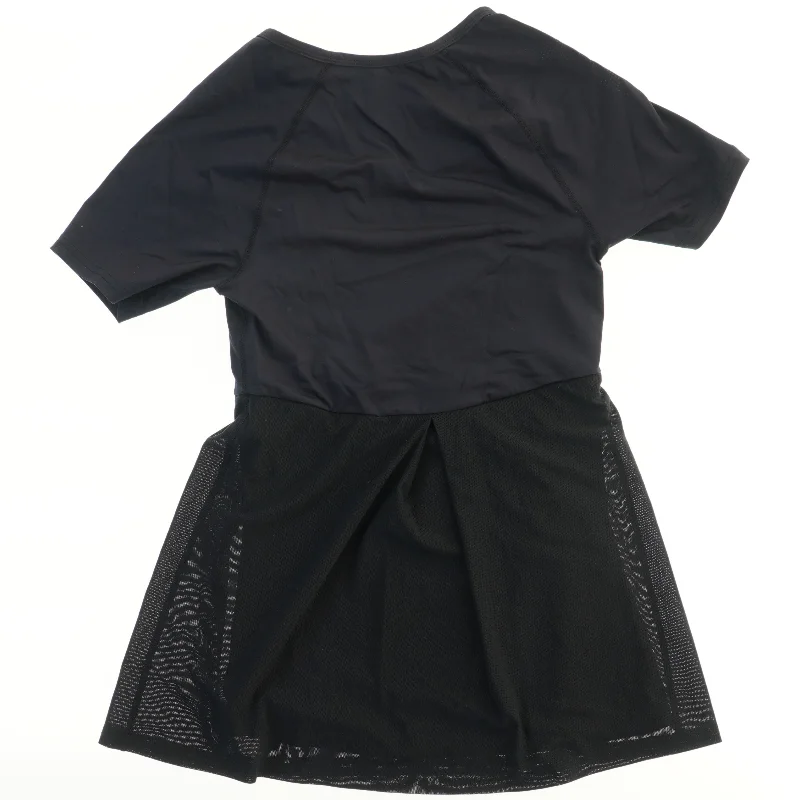 Kortærmet sort kjole (str. M)