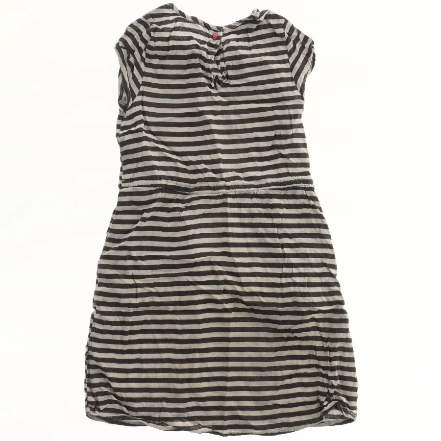 Stribet kjole med bånd (str. 116)