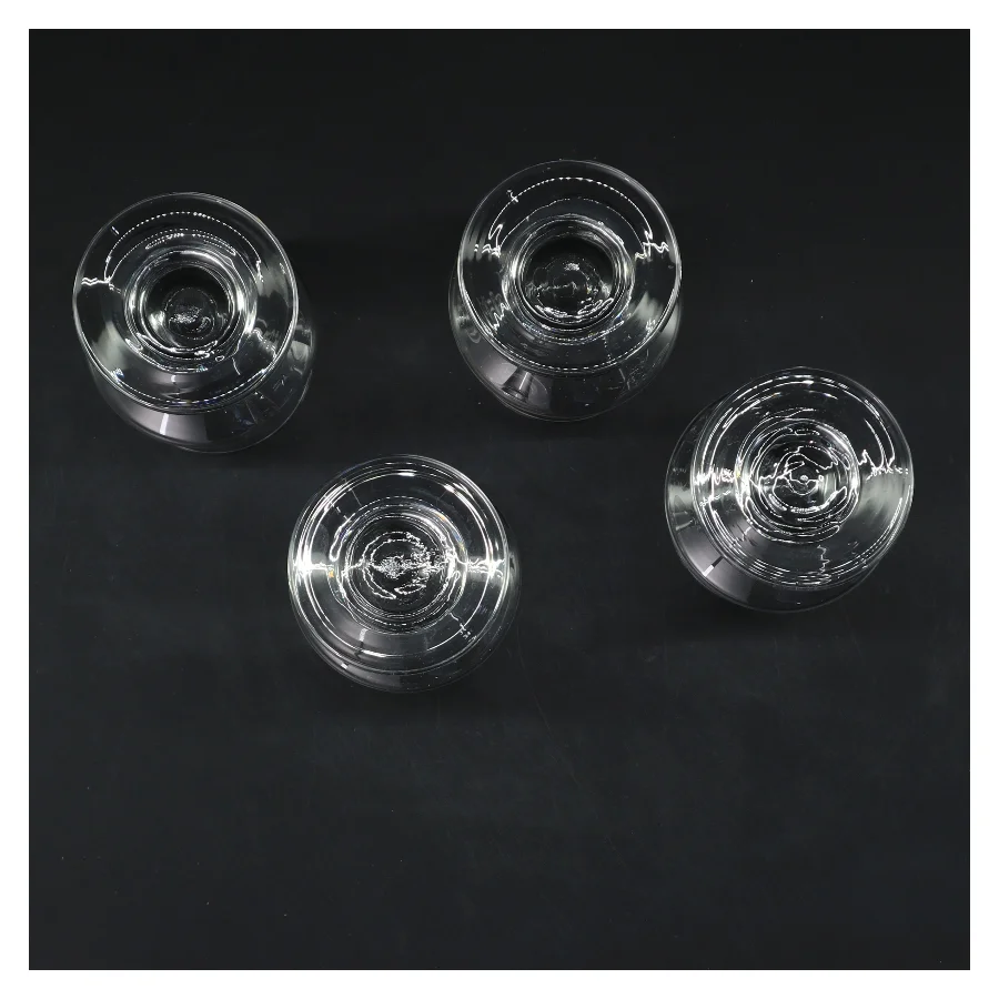 Sæt med 4 glas (str. 4 stk Ø 6 cm højde 11,5 cm)