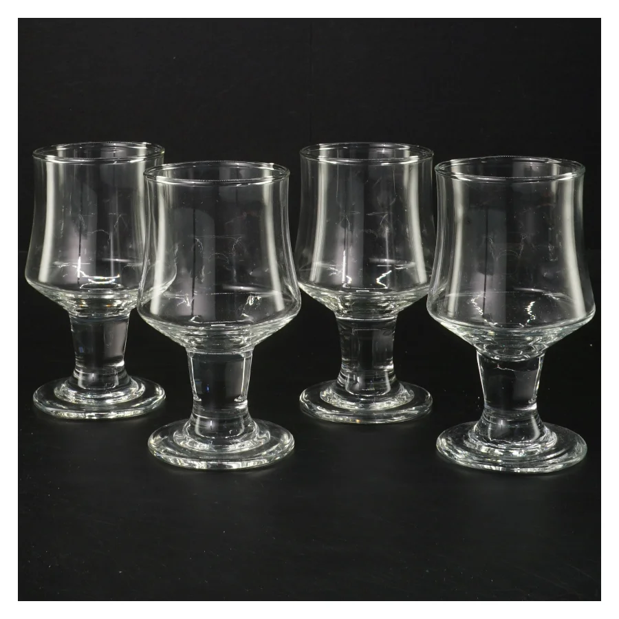 Sæt med 4 glas (str. 4 stk Ø 6 cm højde 11,5 cm)
