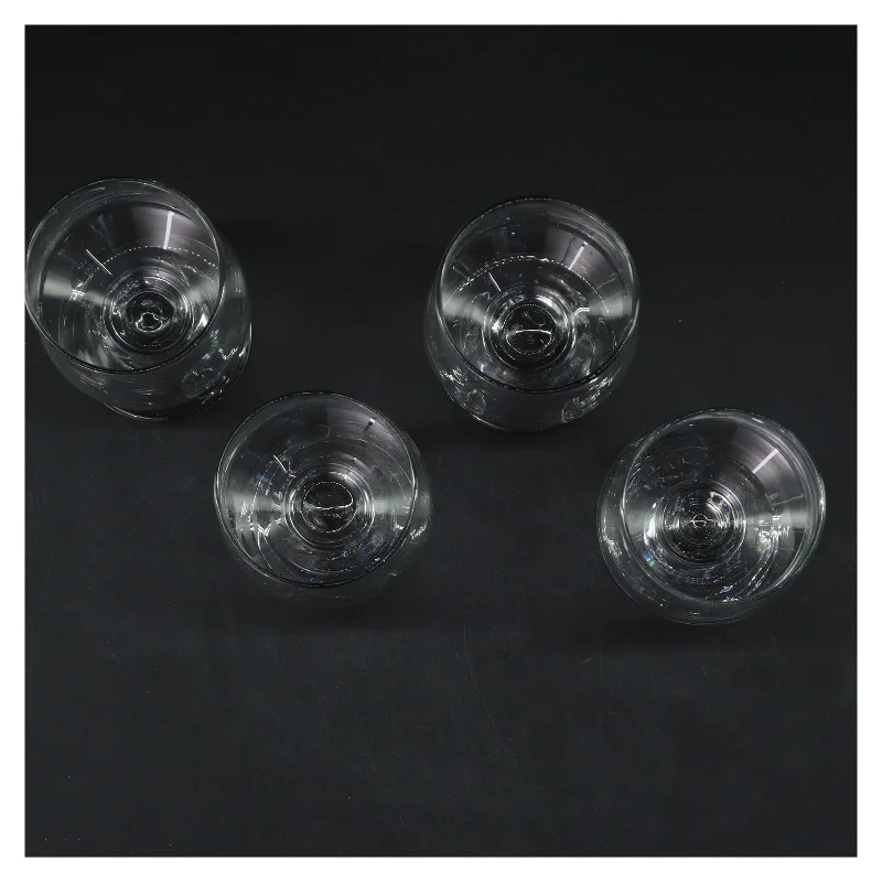 Sæt med 4 glas (str. 4 stk Ø 6 cm højde 11,5 cm)