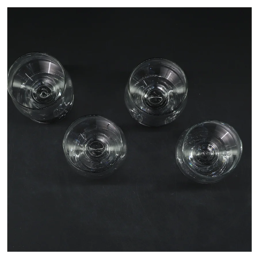 Sæt med 4 glas (str. 4 stk Ø 6 cm højde 11,5 cm)