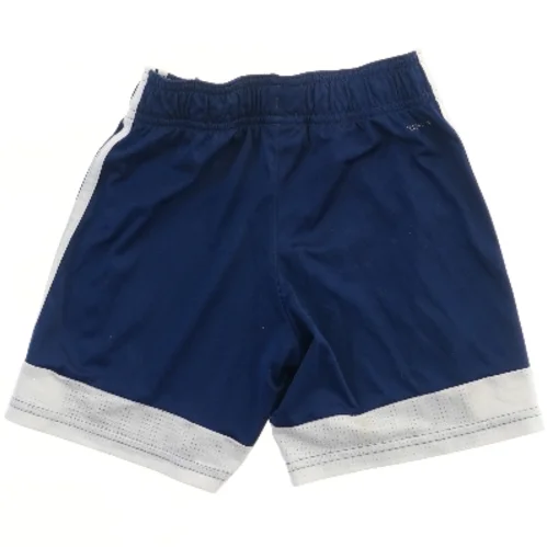 Sports shorts fra Adidas (str. 122)