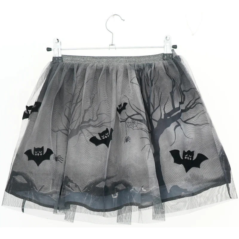 Halloween nederdel med skeletdesign fra H&M (str. 122)