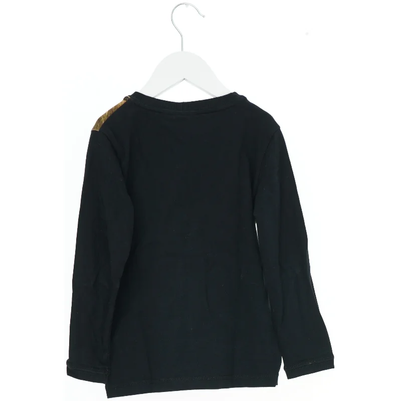 Børnebluse med løveprint fra Molo (str. 110)