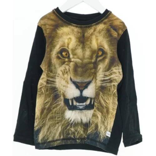 Børnebluse med løveprint fra Molo (str. 110)