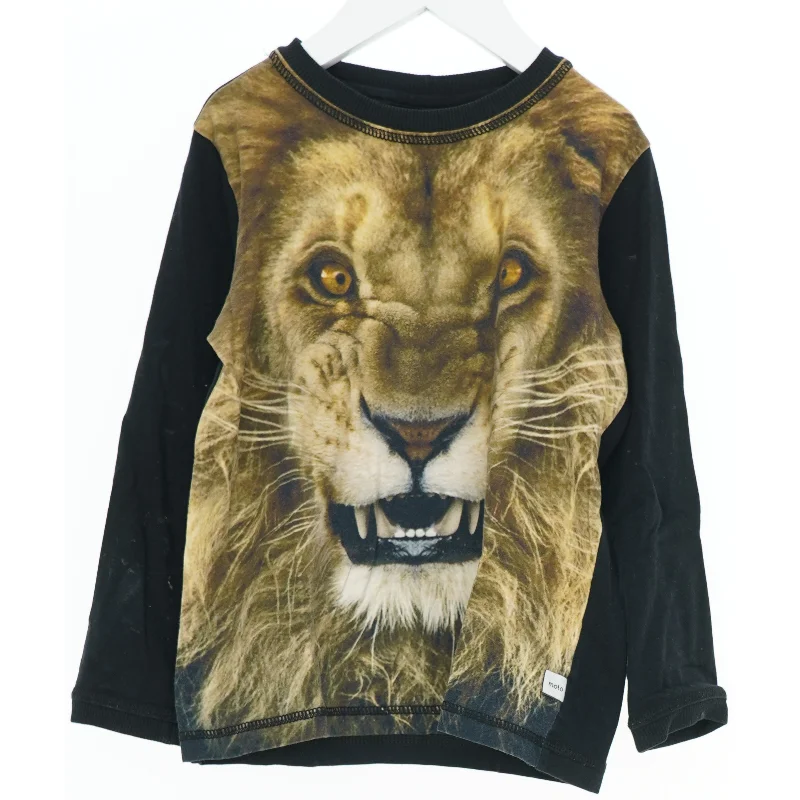 Børnebluse med løveprint fra Molo (str. 110)