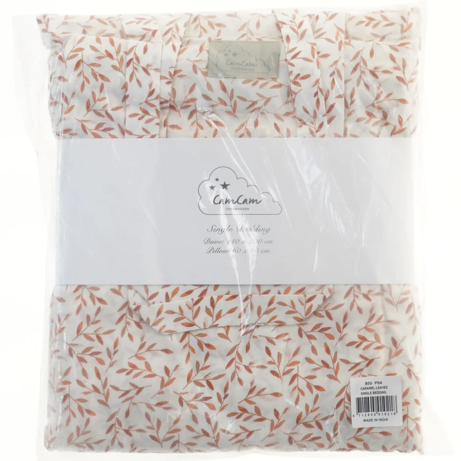 CamCam Copenhagen Caramel Leaves sengetøj 140x200 fra CamCam (str. 140x200 & 60x65 cm)