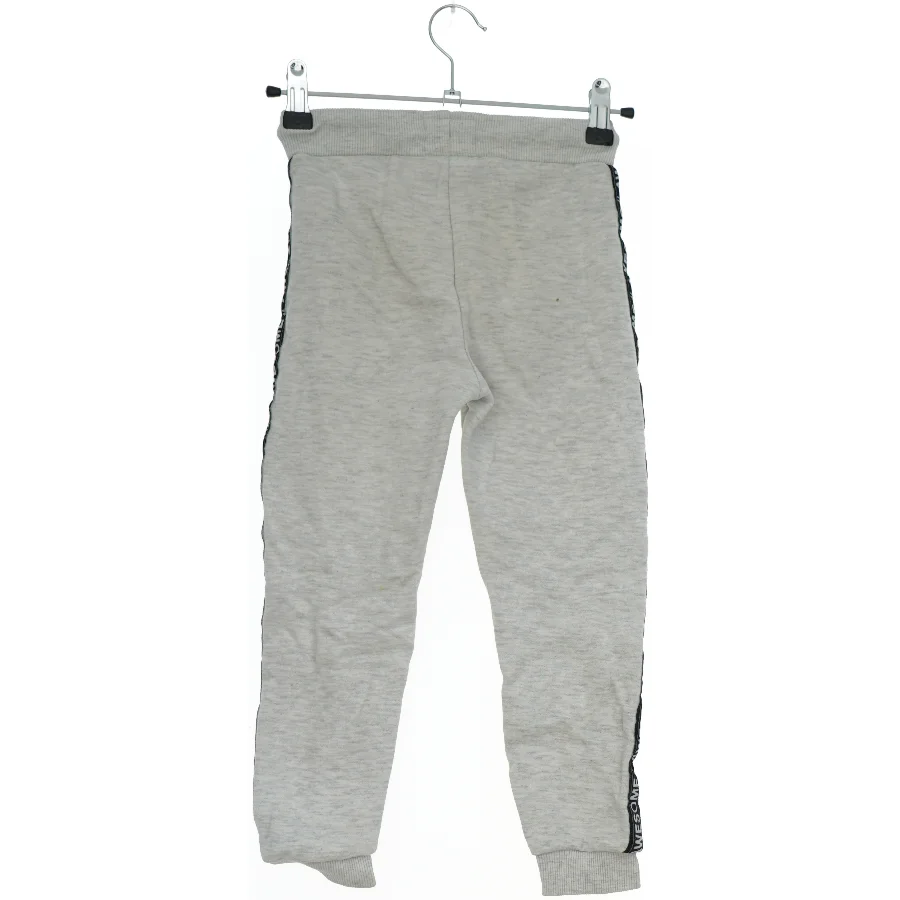 Grå sweatpants med lynlåsdetaljer fra Primark (str. 110)