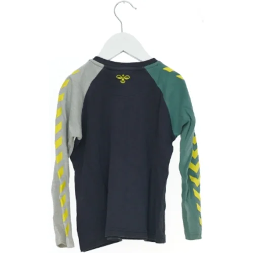 Langærmet trøje med logo fra Hummel (str. 110)