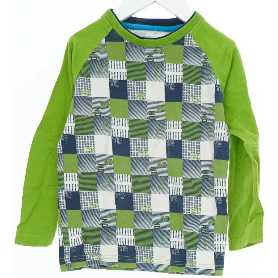 Langærmet bluse med mønster fra Name It (str. 104)