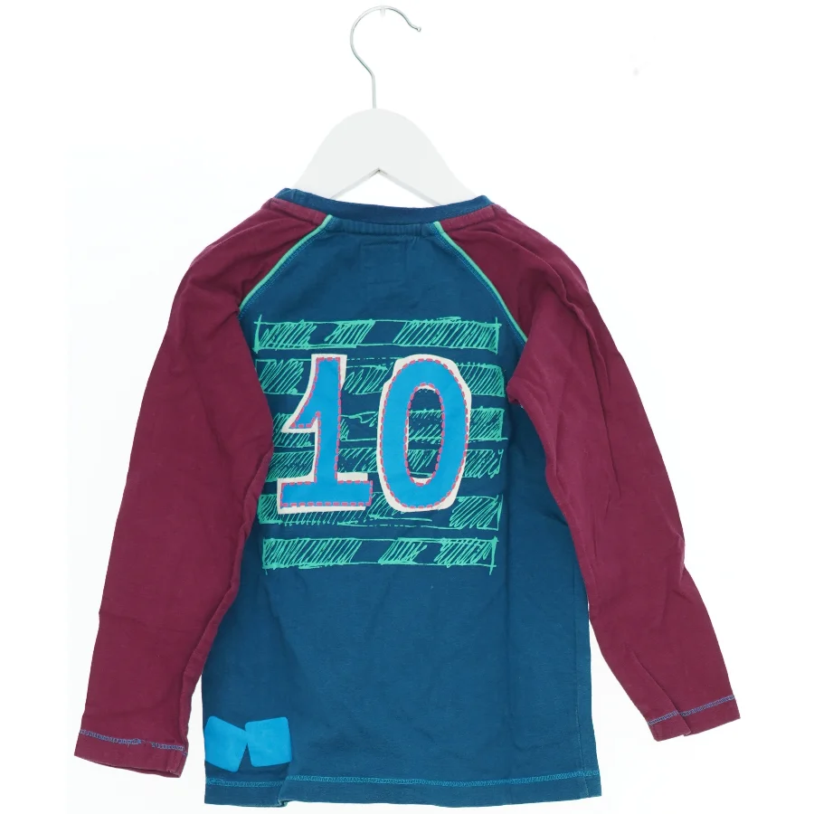 Langærmet trøje med nummer 10 fra Phister & Philina (str. 104)