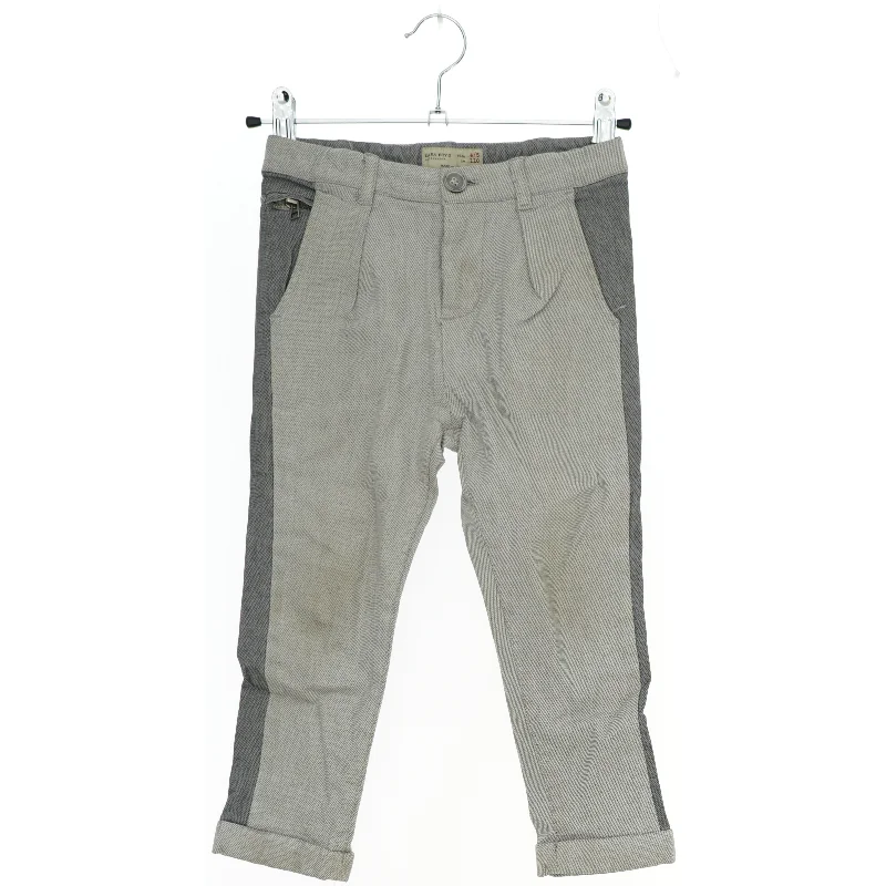 Grå børnebukser fra Zara (str. 110)