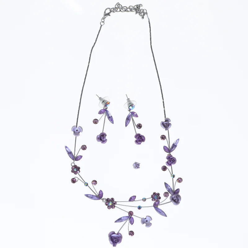 Smykkesæt med halskæde og øreringe (str. 44 cm og 4 cm)