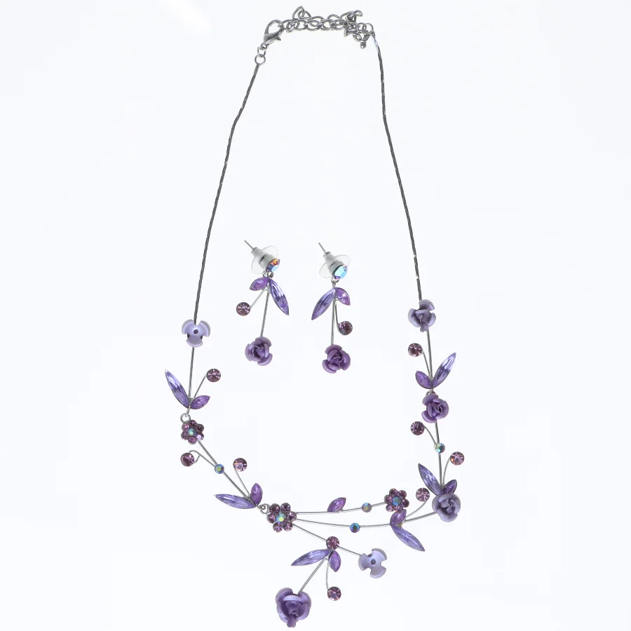 Smykkesæt med halskæde og øreringe (str. 44 cm og 4 cm)