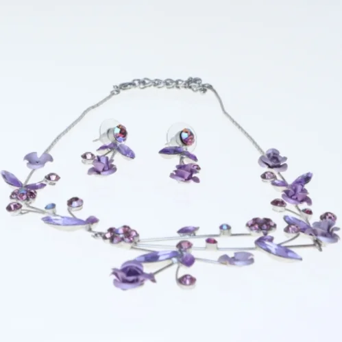 Smykkesæt med halskæde og øreringe (str. 44 cm og 4 cm)