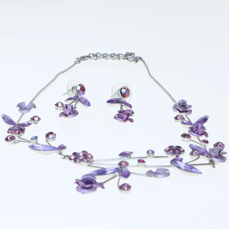 Smykkesæt med halskæde og øreringe (str. 44 cm og 4 cm)