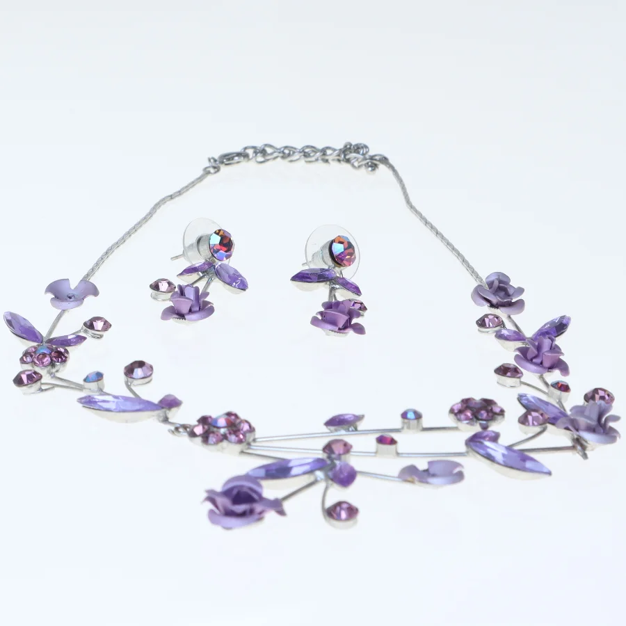 Smykkesæt med halskæde og øreringe (str. 44 cm og 4 cm)