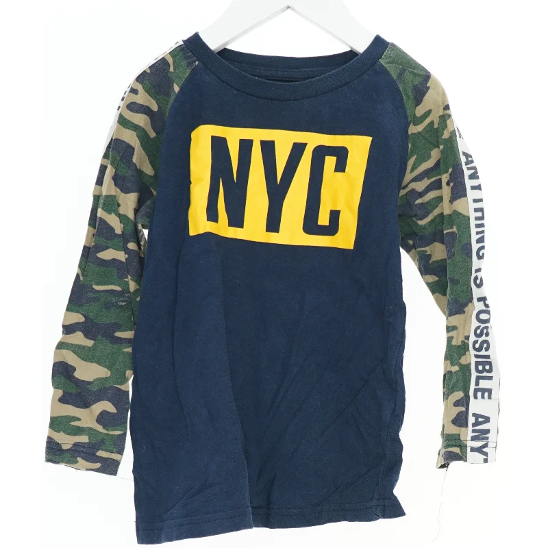 Langærmet trøje med kamuflage ærmer fra Amsterdam (str. 110)