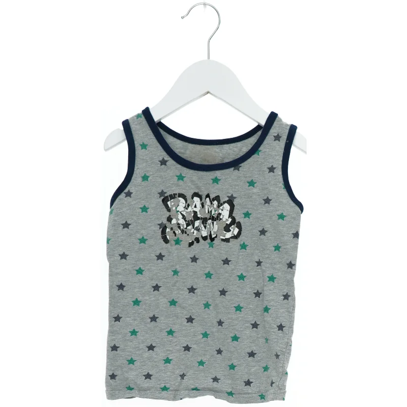 Grå tanktop med stjernetryk fra DR (str. 104)