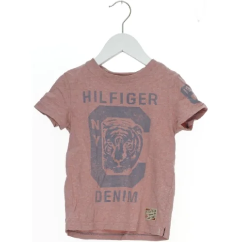 T-shirt med tigerprint fra Hilfiger Denim fra Tommy Hilfiger (str. 104)