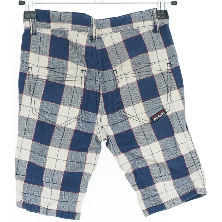 Kortebukser med ternet mønster fra XII (str. 98)