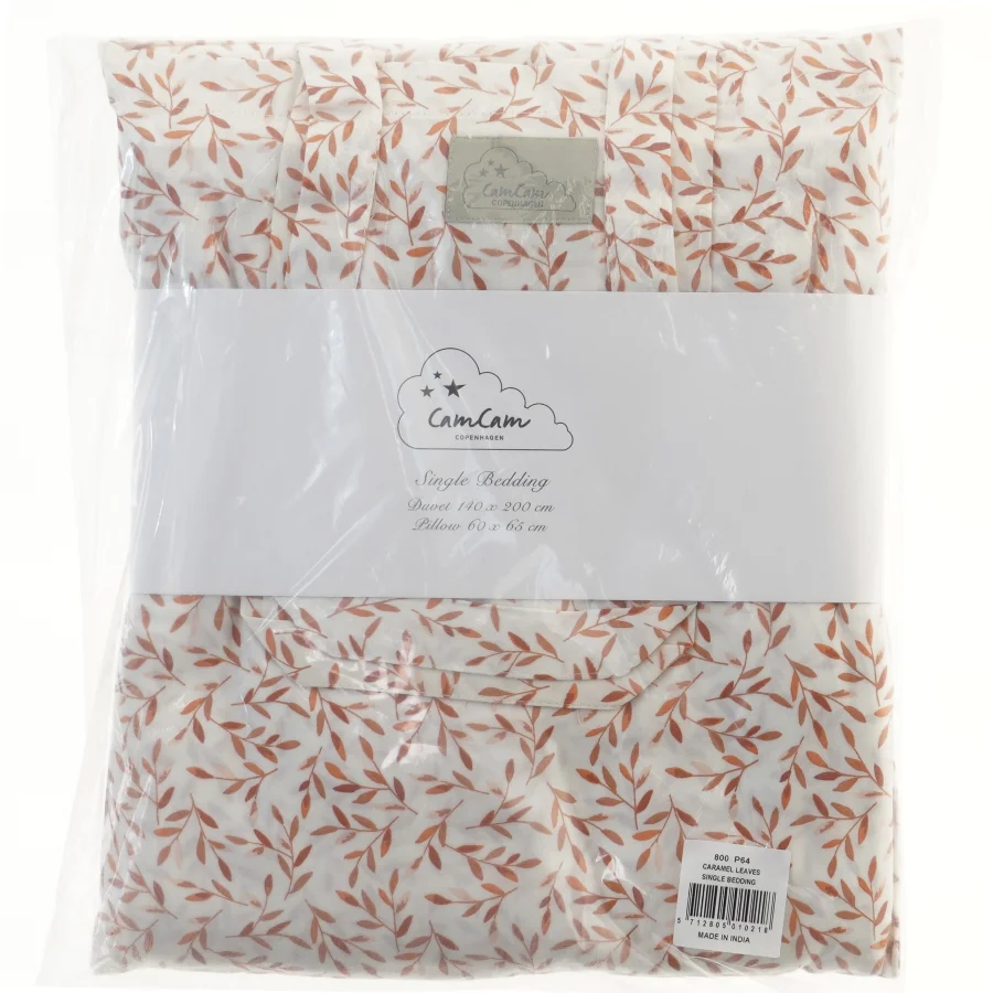 Cam Cam Copenhagen sengetøj Caramel Leaves 140x200 fra CamCam (str. 140x200 & 60x65 cm)