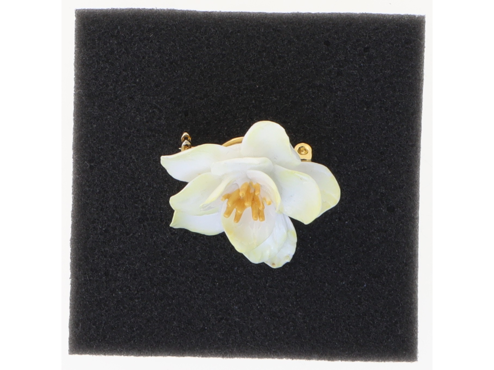 Porcelænsbroche (str. Ø 3,5 cm)