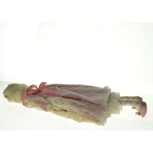 Håndsyet dukke fra Eline Design (str. 74 x 18 cm)