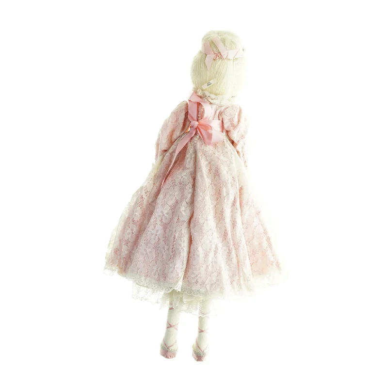 Håndsyet dukke fra Eline Design (str. 74 x 18 cm)