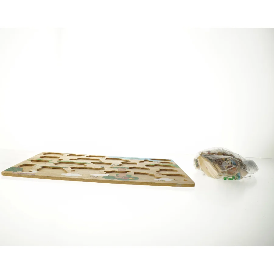 Træpuslespil med dyr og verdenskort fra Eichhorn (str. 44,5. x, 34,5 cm)