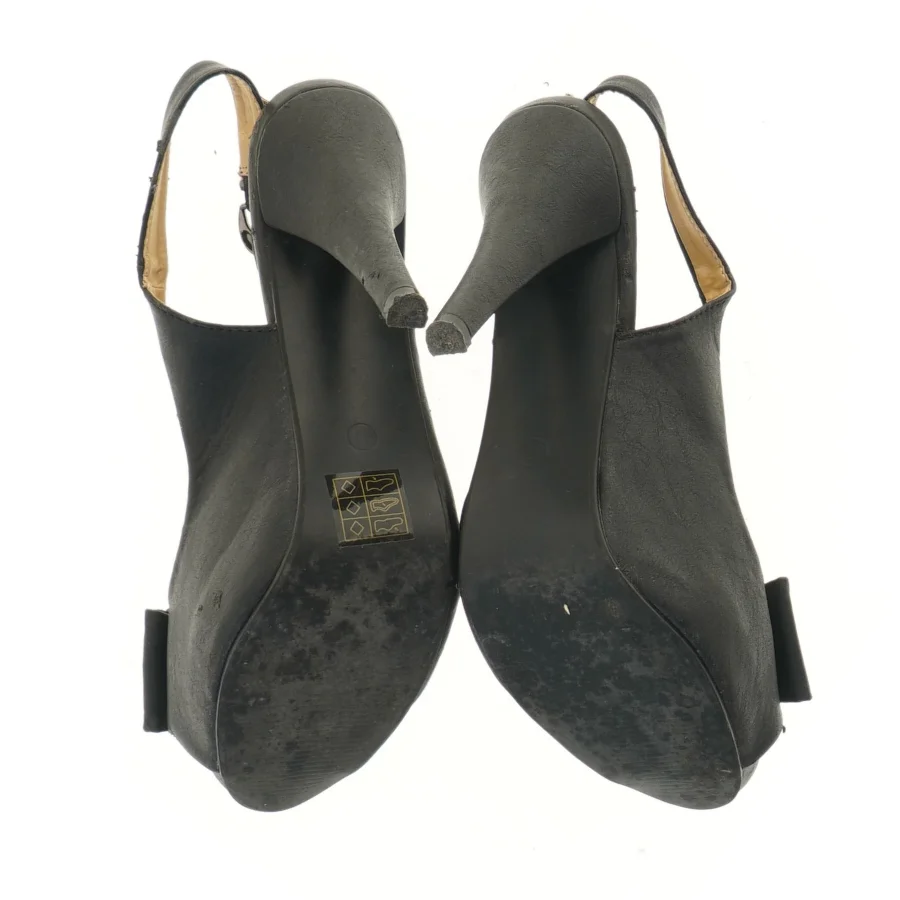 Sorte stiletter med åben tå fra Laik Moda (str. 37 )