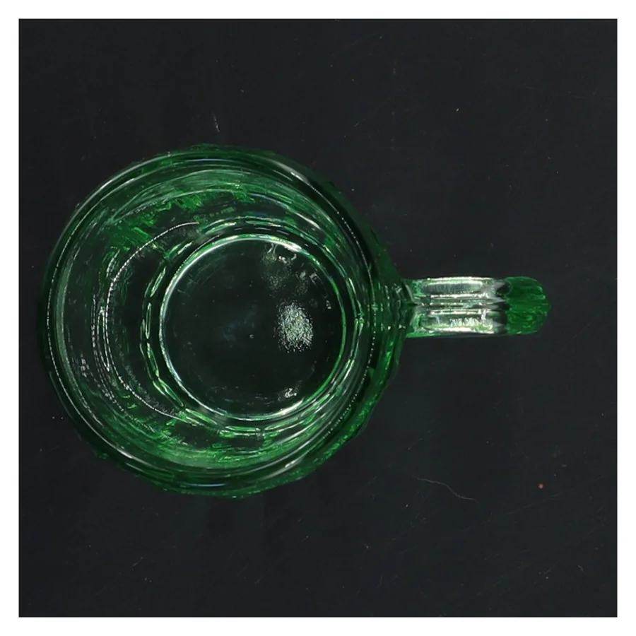 Vintage Grøn glaskrus med håndtag (str. Ø 5,5 cm længde 8 cm)