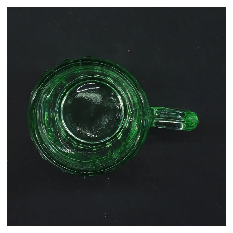 Vintage Grøn glaskrus med håndtag (str. Ø 5,5 cm længde 8 cm)