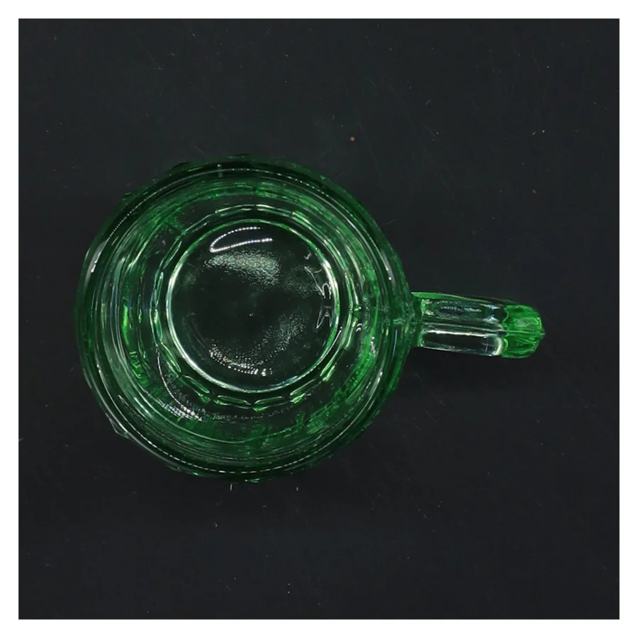 Vintage Grøn glaskrus med håndtag (str. Ø 5,5 cm længde 8 cm)