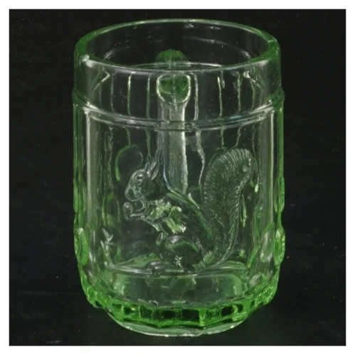 Vintager grøn glaskrus med egerndekoration (str. Ø 5,5 cm længde 7,5 cm)