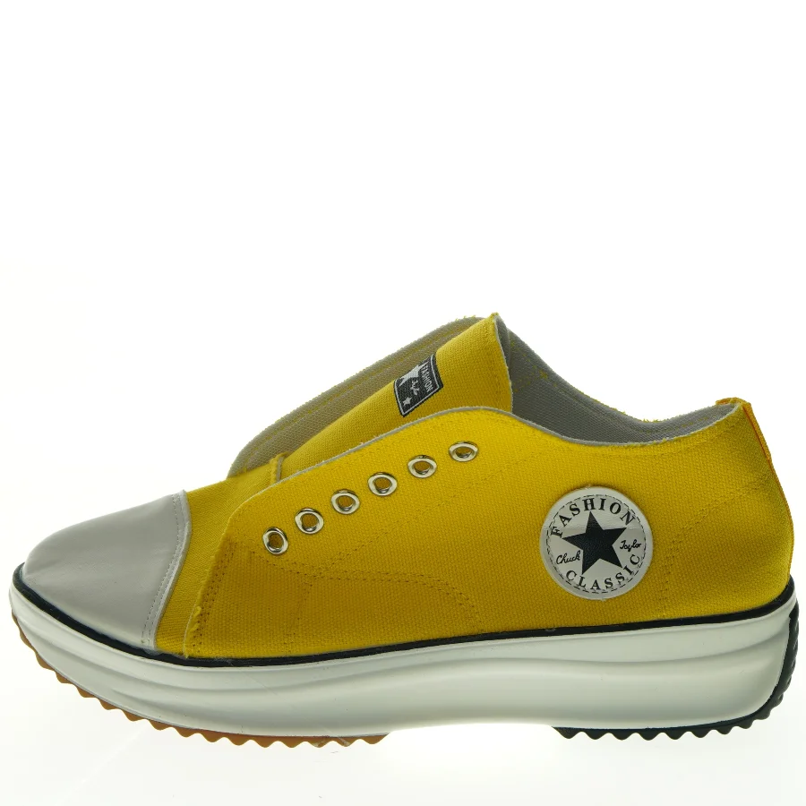 Gule sneakers med hvid snørebånd-detalje fra Fashion Classic (str. 37)