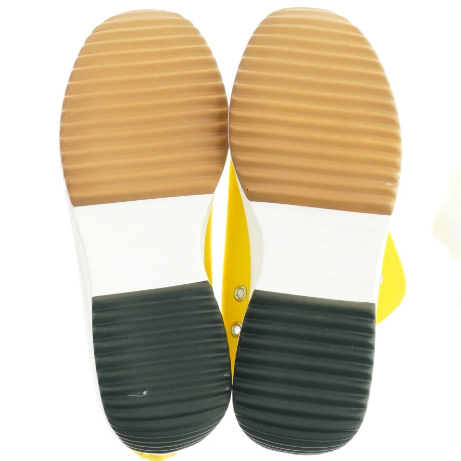 Gule sneakers med hvid snørebånd-detalje fra Fashion Classic (str. 37)