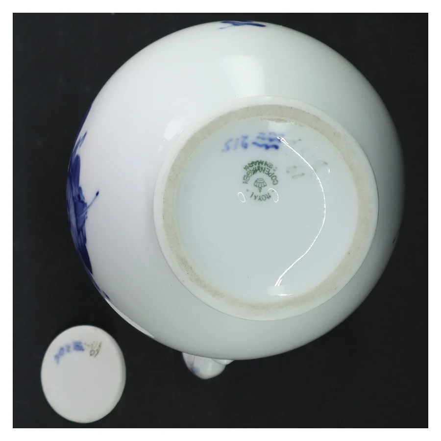 Blå Blomst chokoladekande med låg fra Royal Copenhagen