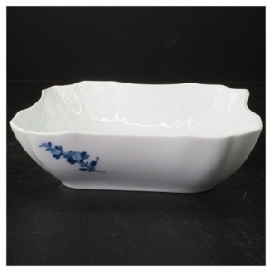 Royal Copenhagen Blå blomst Riflet Fad fra Royal Copenhagen