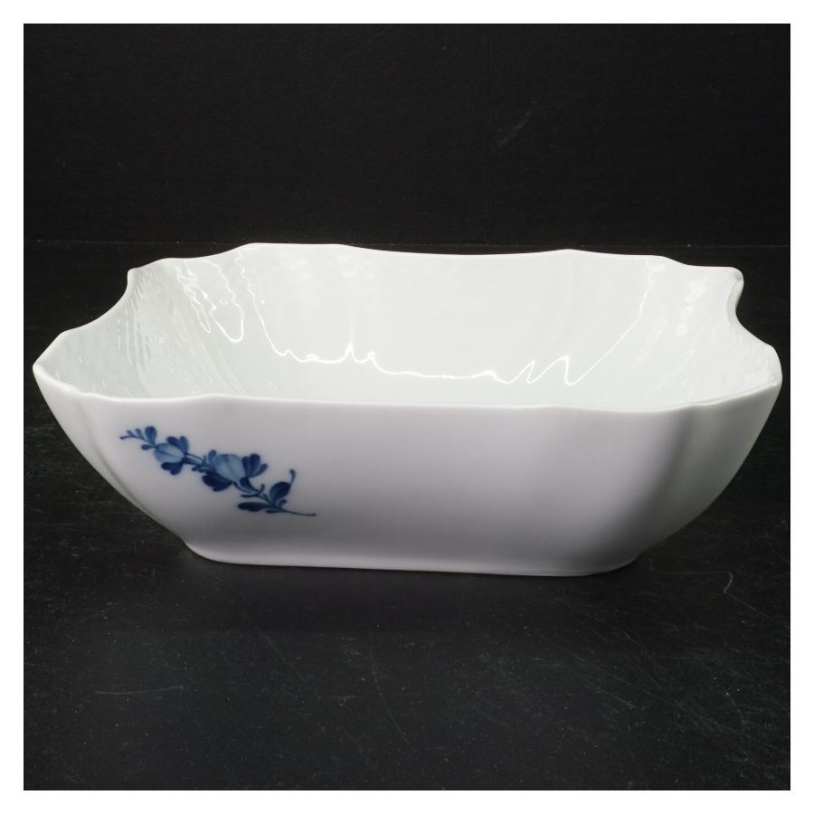 Royal Copenhagen Blå blomst Riflet Fad fra Royal Copenhagen