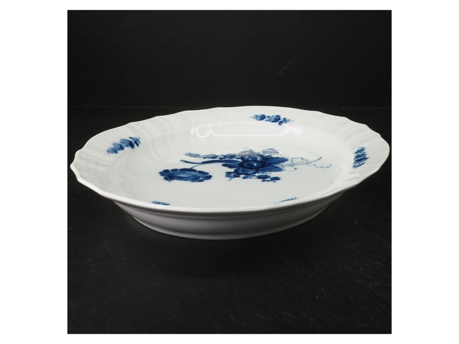 Blå Blomst porcelænsfad fra Royal Copenhagen (str. 36 x 29 cm)