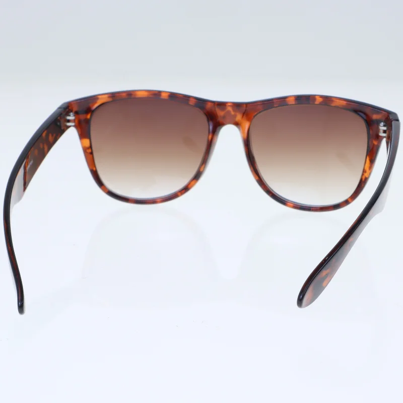 Solbriller med brun tortoise stel fra Gina Tricot (str. 15 cm)